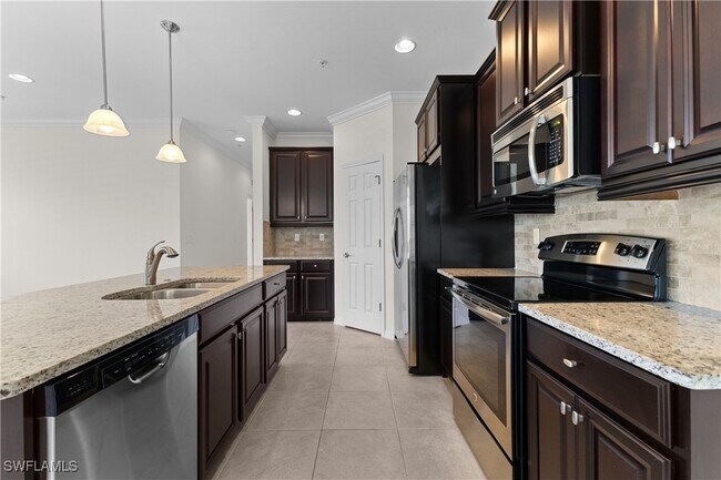 8531 Violeta St in Bonita Springs, FL - Foto de edificio - Building Photo