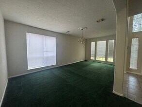 5022 E Newpark Dr in Houston, TX - Building Photo - Building Photo