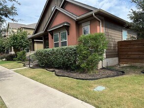 8717 Blaze Dr in Austin, TX - Foto de edificio - Building Photo