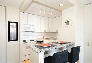 70 W Burton Pl, Unit 1508 in Chicago, IL - Building Photo - Building Photo