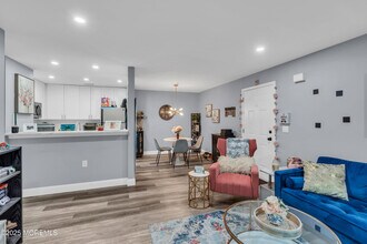 1 Thoroughbred Fare in Tinton Falls, NJ - Building Photo - Building Photo