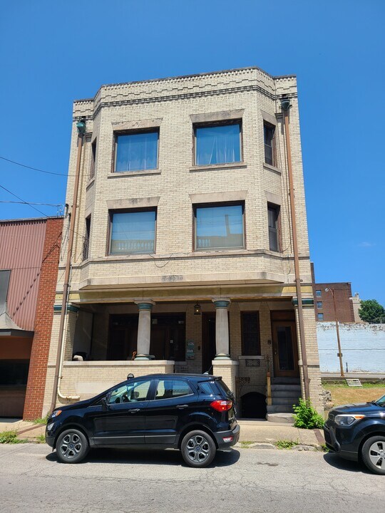 109 E North St in New Castle, PA - Building Photo