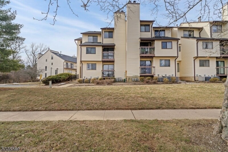3001 Revere Ct in Hillsborough, NJ - Building Photo