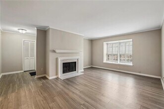 103 La Rue Pl NW in Atlanta, GA - Foto de edificio - Building Photo