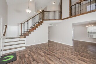 2156 Turning Leaf Dr in Franklin, IN - Foto de edificio - Building Photo