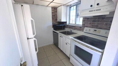 6080 Forest Hill Blvd in West Palm Beach, FL - Foto de edificio - Building Photo