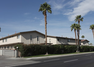 Palm Desert Palms Apartments in Palm Desert, CA - Building Photo - Building Photo