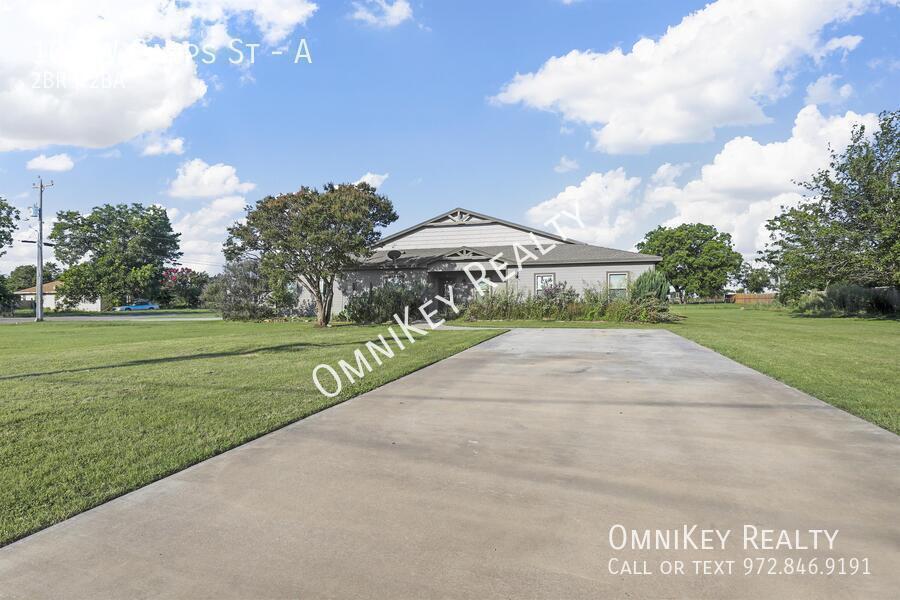 101 Capps St in Rio Vista, TX - Building Photo