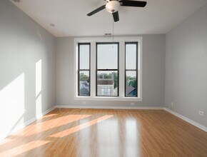 2418 N Clybourn Ave in Chicago, IL - Building Photo - Building Photo