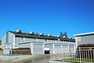 1460 W Swift Ave in Fresno, CA - Building Photo - Building Photo