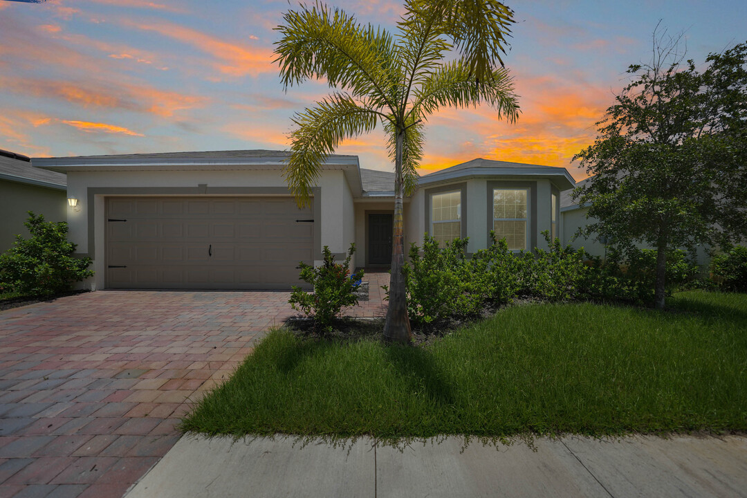 5445 Shell Mound Cir in Punta Gorda, FL - Building Photo