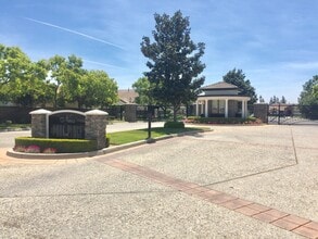 919 Todd Ct in Fresno, CA - Foto de edificio - Building Photo
