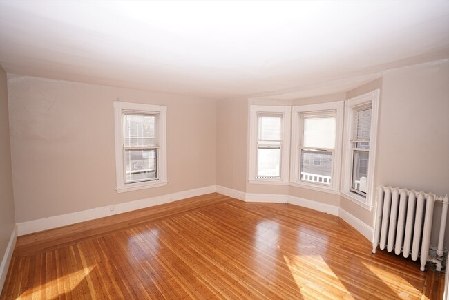 26 Ashford St, Unit 2 in Boston, MA - Foto de edificio - Building Photo
