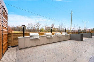 291 Queens Ave in Oakville, ON - Building Photo - Building Photo