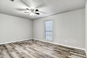 925 Farmington Rd in Howe, TX - Building Photo - Building Photo