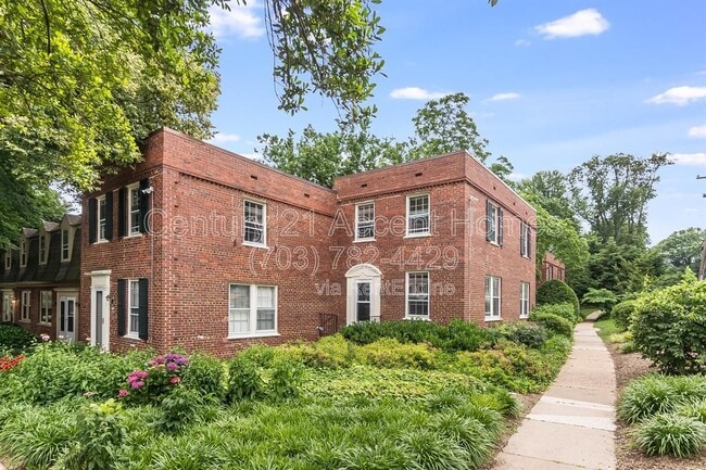 1020 S Barton St in Arlington, VA - Building Photo - Building Photo