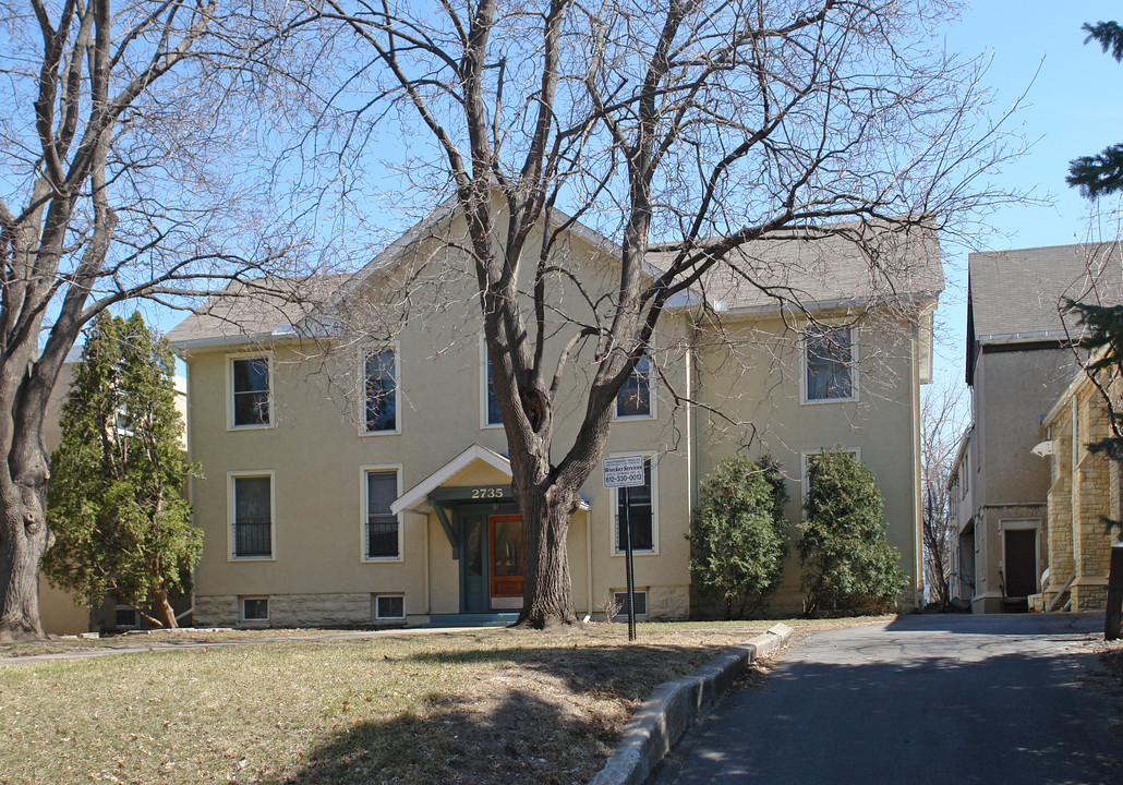 2735 Humboldt Ave S in Minneapolis, MN - Foto de edificio