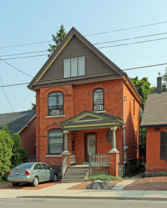 184 Charlton Ave W in Hamilton, ON - Building Photo