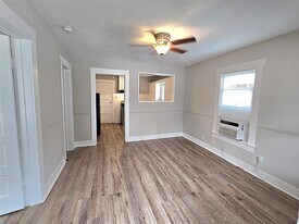 2816 St Emanuel St in Houston, TX - Building Photo