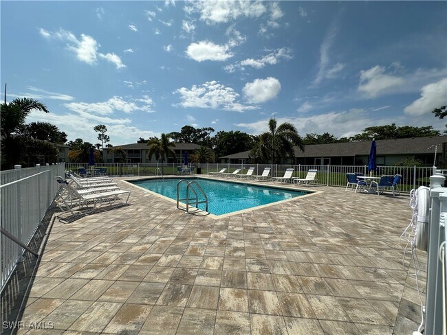 2395 Naples Trace Cir in Naples, FL - Building Photo - Building Photo