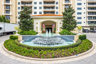 The Marbella at Pelican Bay in Naples, FL - Foto de edificio - Building Photo