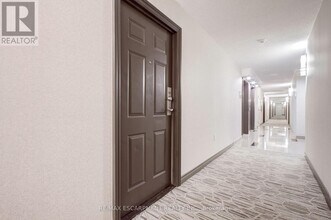 1270 Maple Crossing Blvd in Burlington, ON - Building Photo - Building Photo