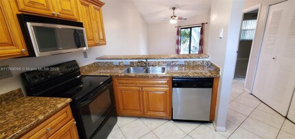 9950 Nob Hill Pl in Sunrise, FL - Building Photo - Building Photo