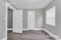 2120 Robin St photo'