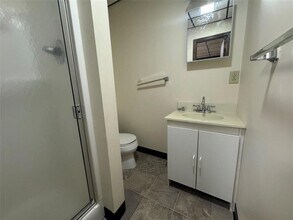 275 Main St, Unit 1 in Johnson City, NY - Foto de edificio - Building Photo