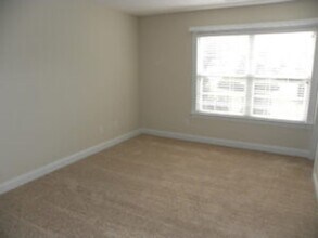 9112 Woodcreek Ct in North Charleston, SC - Building Photo - Building Photo