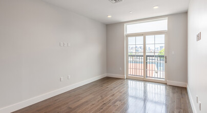 432 McGrath Hwy, Unit 434-409 in Somerville, MA - Foto de edificio - Building Photo