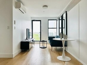 Furnished room/NOT APARTMENT in Brooklyn, NY - Foto de edificio - Building Photo