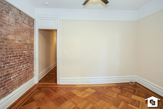 817 8th Ave in Brooklyn, NY - Building Photo - Interior Photo