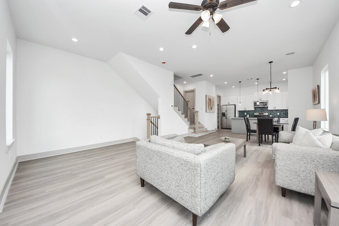 5318 Kindred Gdn Ln in Houston, TX - Building Photo