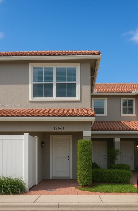 12661 SW 54th Ct in Miramar, FL - Building Photo