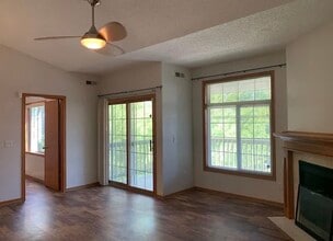 2447 Patricia Dr in Urbandale, IA - Building Photo - Building Photo