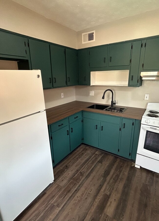 property at 3710 Noblitt Dr