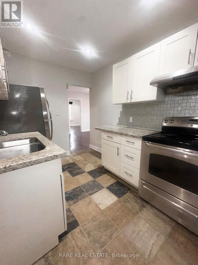 196 Robert St in Toronto, ON - Building Photo - Building Photo