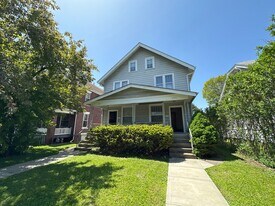 2577 Summit St in Columbus, OH - Building Photo