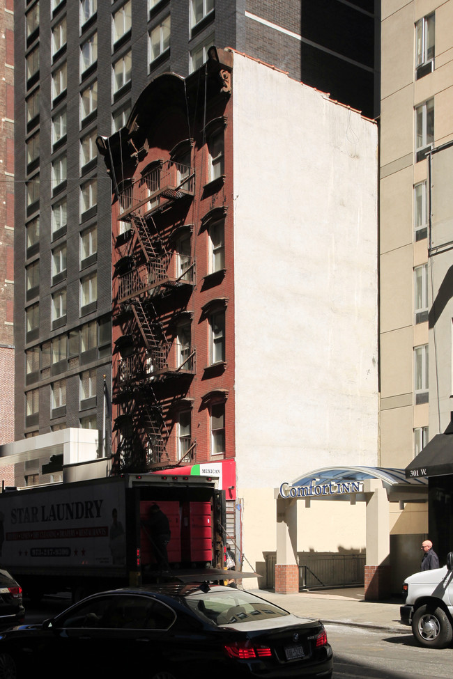 307 W 39th St in New York, NY - Foto de edificio - Building Photo