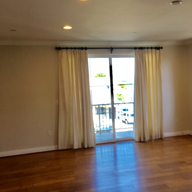 property at 815 S Grand Ave