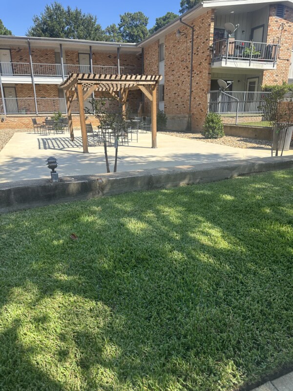 2114 E Marshall Ave in Longview, TX - Foto de edificio - Building Photo