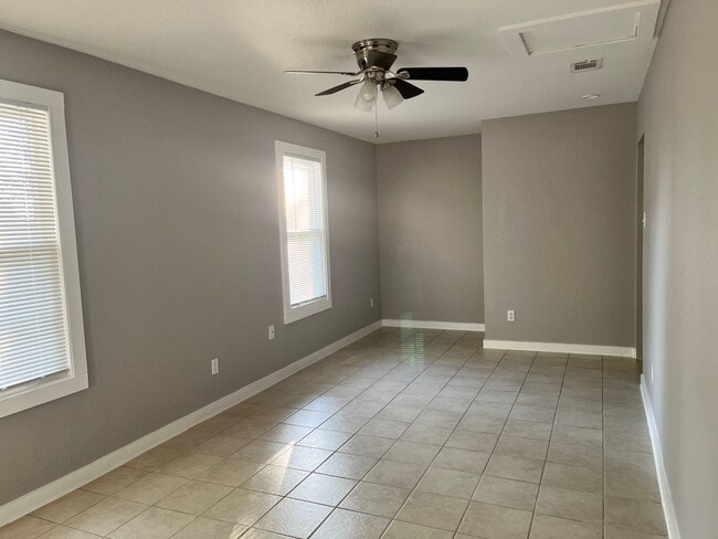 102 Austin St in Kyle, TX - Building Photo - Building Photo