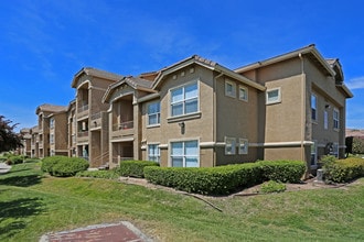 Highland by Vintage in Roseville, CA - Foto de edificio - Building Photo