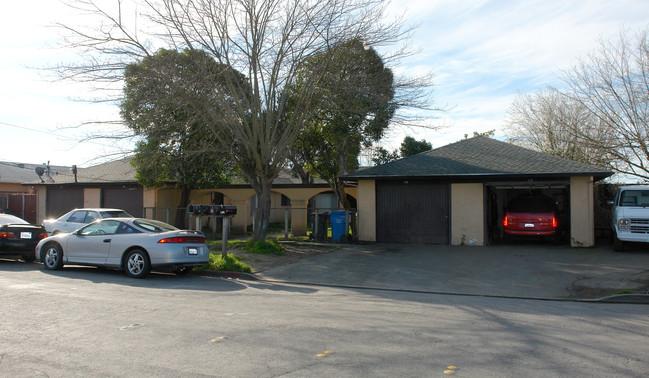 148 Eddy Dr in Santa Rosa, CA - Building Photo - Building Photo