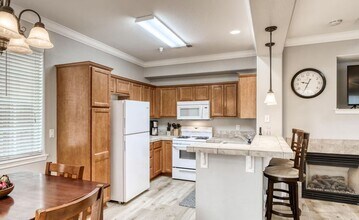 2352 la Villa Way in Redding, CA - Building Photo - Building Photo