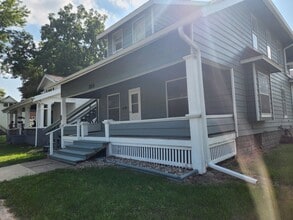 209 N Adams St in Mount Pleasant, IA - Building Photo - Building Photo