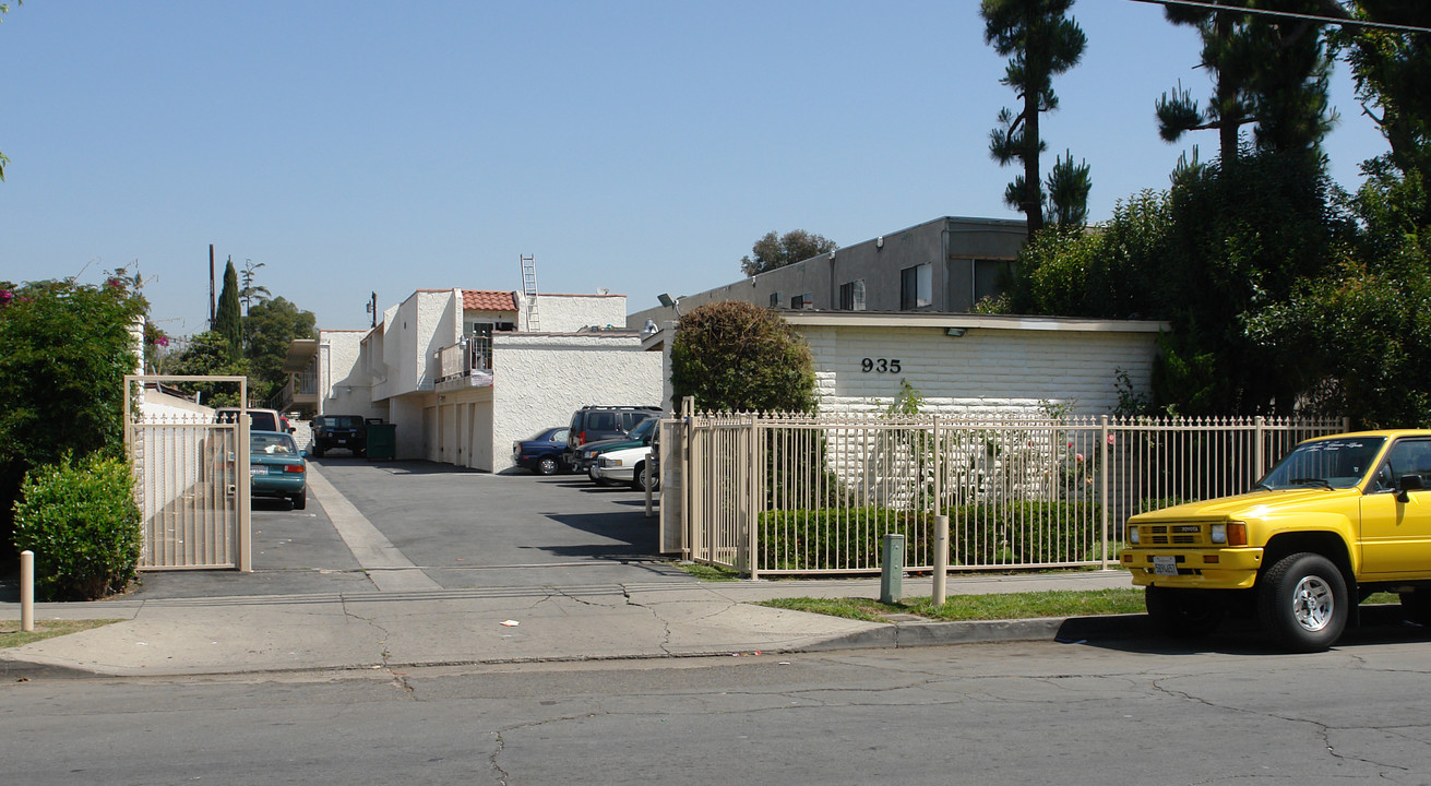 935 W Bishop St in Santa Ana, CA - Building Photo