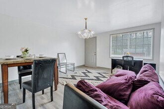 968 Sexton Dr in Stone Mountain, GA - Foto de edificio - Building Photo