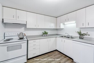 Queens Park Residences in Tillsonburg, ON - Building Photo - Building Photo